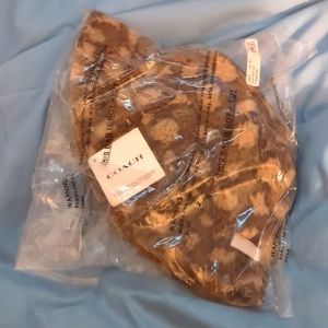 NWT COACH SIGNATURE SHERPA BUCKET HAT